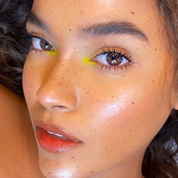 «آرایش نامرئی (Invisible Makeup) برای محیط‌های اداری سخت‌گیر»